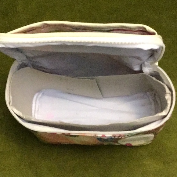 Barielle and no name (Clinique?) cosmetic case set - Picture 5 of 9